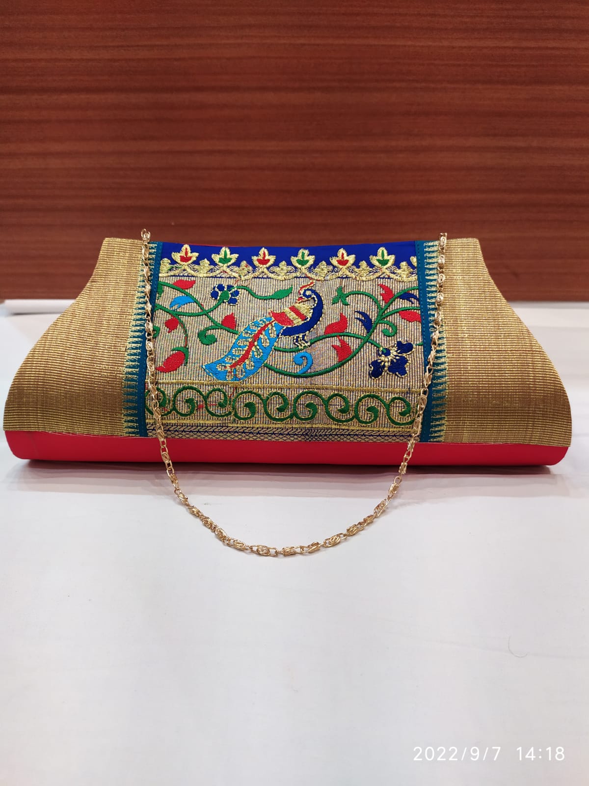 Paithani Purses Wholesale | लग्नाच्या साडीवर मॅचिंग अशा पर्स फक्त 100  रुपयात | Wedding Purses - paithani bags in 100rs - TimesXP Marathi